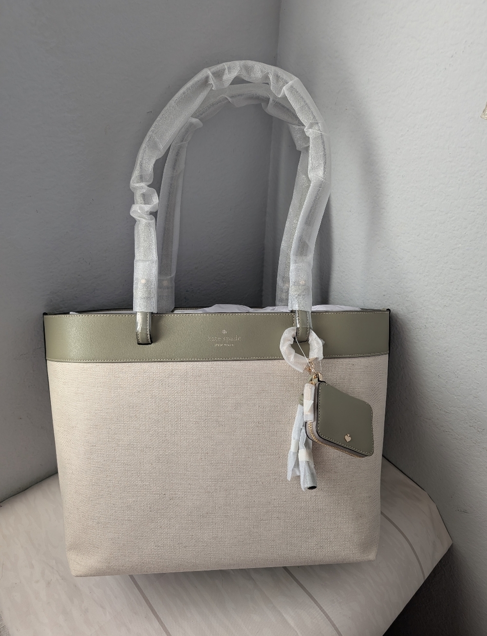 NWT Kate Spade KP057 Tessa Large Tote Bag W/Charm In Elm Multi